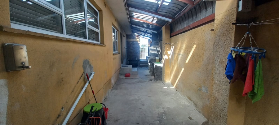 5 Bedroom Property for Sale in Belgravia Western Cape